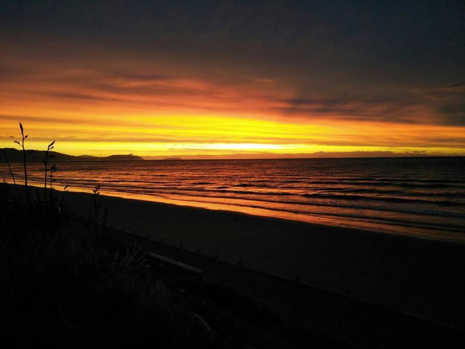Beachfront Bliss Paraparaumu Exterior photo