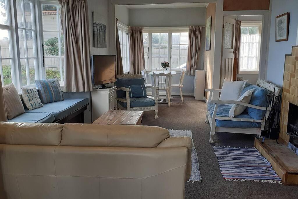 Beachfront Bliss Paraparaumu Exterior photo