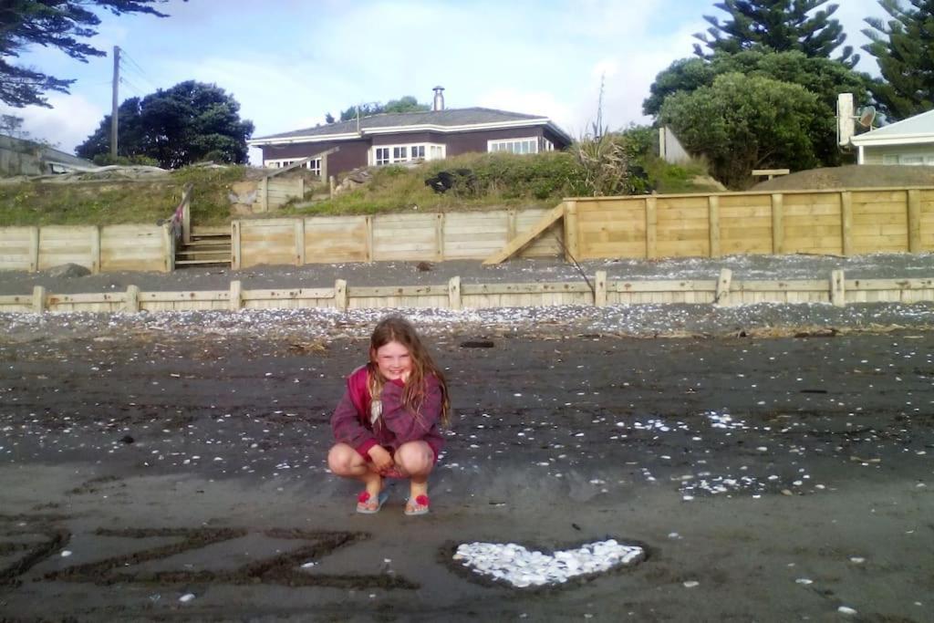 Beachfront Bliss Paraparaumu Exterior photo