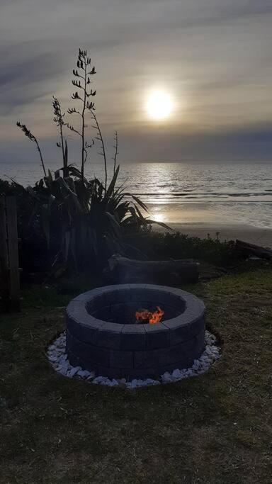 Beachfront Bliss Paraparaumu Exterior photo