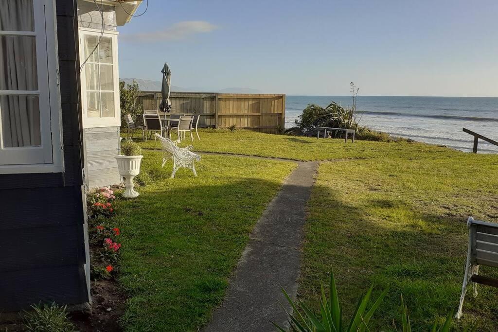 Beachfront Bliss Paraparaumu Exterior photo