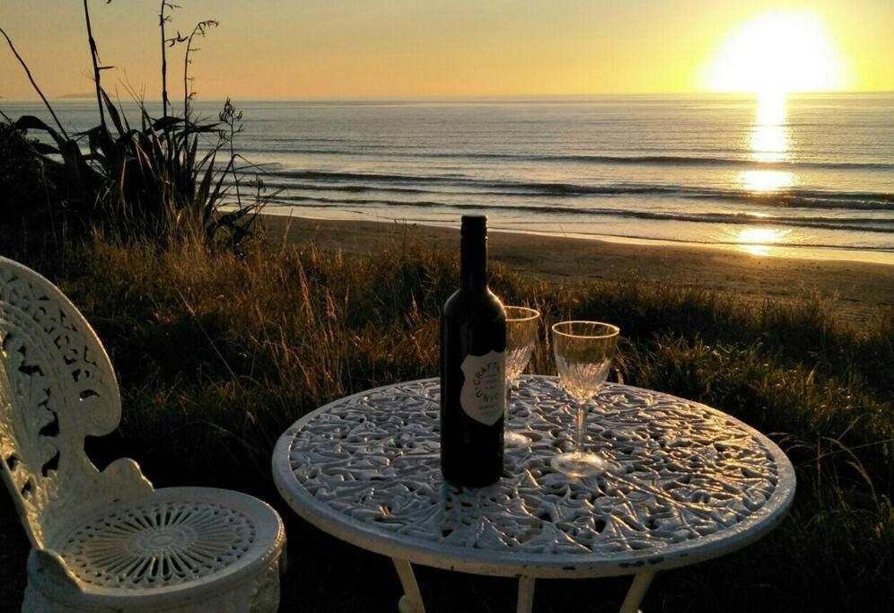Beachfront Bliss Paraparaumu Exterior photo